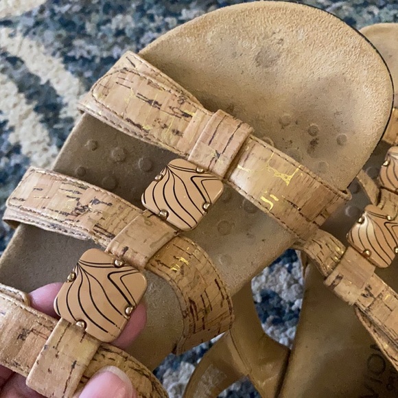 Vionic Amber Sandal GUC - Picture 12 of 16